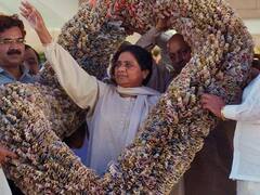 UP Female Politicians Jewelry: अपर्णा यादव से अनुप्रिया पटेल तक, देखिए यूपी की इन महिला नेताओं के पास हैं कितने के गहने