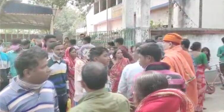 Kolkata New Town Ramakrishna mission cook's death, locals attack maharajas New Town: মিশনের রাঁধুনীর মৃত্যু ঘিরে ধুন্ধুমার, মহারাজদের উপর চড়াও হলেন এলাকাবাসীরা