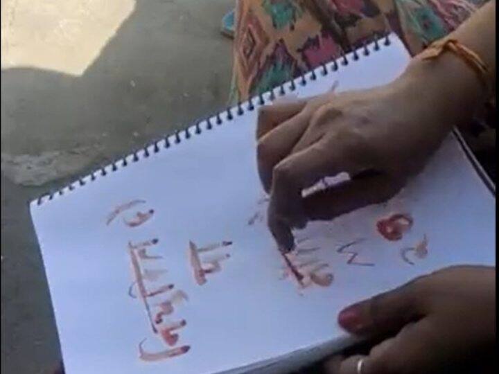 Madhya pradesh bhopal Selected teachers are writing letters with blood to PM modi demanding job know the whole matter ANN Bhopal में Job की मांग को लेकर चयनित शिक्षक PM Modi को खून से लिख रहे हैं खत, जानें पूरा मामला