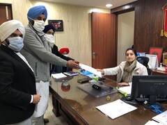 ਮਜੀਠੀਆ ਨੇ ਦੋ ਹਲਕਿਆਂ ਤੋਂ ਨਾਮਜ਼ਦਗੀ ਪੱਤਰ ਦਾਖਲ ਕਰ ਨਵਜੋਤ ਸਿੱਧੂ ਨੂੰ ਦਿੱਤੀ ਵੱਡੀ ਚੁਣੌਤੀ