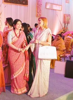 UP Female Politicians Jewelry: अपर्णा यादव से अनुप्रिया पटेल तक, देखिए यूपी की इन महिला नेताओं के पास हैं कितने के गहने