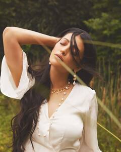 Actress shruthihaasan :இளமை ததும்பும் அழகில் ஸ்ருதிஹாசன்... வெள்ளை நிற உடையில் கொள்ளை அழகு..!