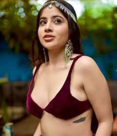 સેક્સી ડ્રેસમાં ઉર્ફી જાવેદનો હોટ અંદાજ, જુઓ વાયરલ તસવીરો