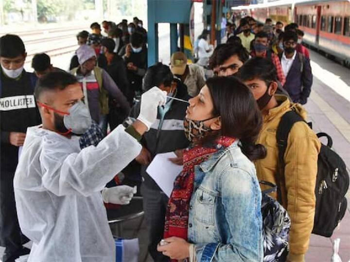 દેશમાં આવા 11 રાજ્યો છે, જ્યાં સક્રિય કેસ એટલે કે ચેપગ્રસ્ત દર્દીઓની સંખ્યા 50 હજારથી વધુ છે. આ રાજ્યો છે- કર્ણાટક, મહારાષ્ટ્ર, કેરળ, તમિલનાડુ, ગુજરાત, આંધ્ર પ્રદેશ, રાજસ્થાન, ઉત્તર પ્રદેશ, મધ્યપ્રદેશ, પશ્ચિમ બંગાળ અને ઓડિશા. સૌથી વધુ સક્રિય કર્ણાટકમાં છે. કર્ણાટકમાં 2,67,679 સક્રિય કેસ છે. આ પછી, મહારાષ્ટ્રમાં 2,68,484 સક્રિય કેસ છે, કેરળમાં 1,69,109, તમિલનાડુમાં 1,70,661 છે.