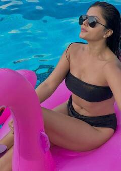 બ્લેક સ્ટ્રેપલેસ બિકિનીમાં Rubina Dilaik ની સ્વિમિંગ પુલમાં મસ્તી