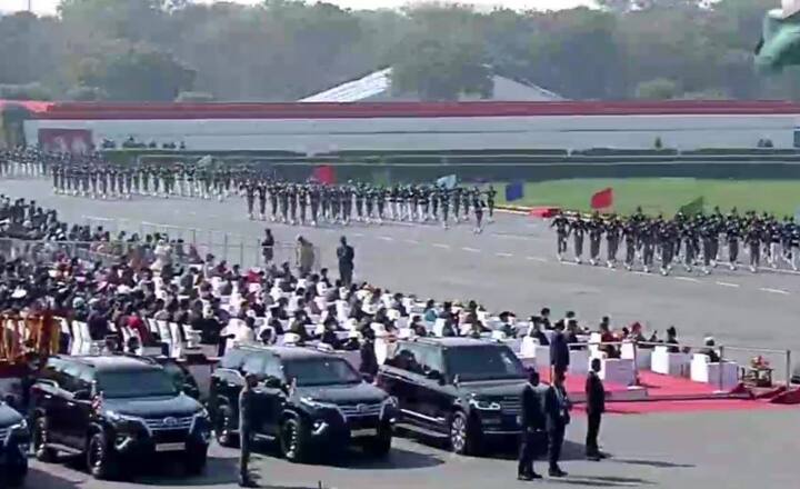 प्रधानमंत्री ने कहा कि देश आज आजादी का अमृत महोत्सव मना रहा है. मैं करियप्पा ग्राउंड पर भारत की युवाशक्ति को देख रहा हूं. जो 2047 में भारत के सौ साल पूरे होने पर के भव्य भारत का निर्माण करेगा और इस भारत में देश की बेटियों का बड़ा योगदान रहेगा. उन्होंने कहा कि मुझे गर्व है कि मैं भी एनसीसी का सक्रिय कैडेट रह चुका हूं.