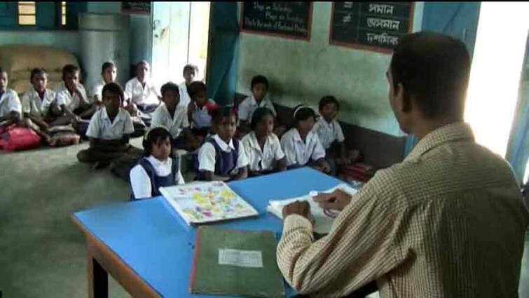 School Closed in West Bengal Students Body and Mind Getting affected Online School Hazard parents worried Online Class Hazard : স্কুল বন্ধ, টানা অনলাইন ক্লাস, প্রভাব পড়ুয়াদের শরীর-মনে, চিন্তিত রাজ্যের অভিভাবকরা