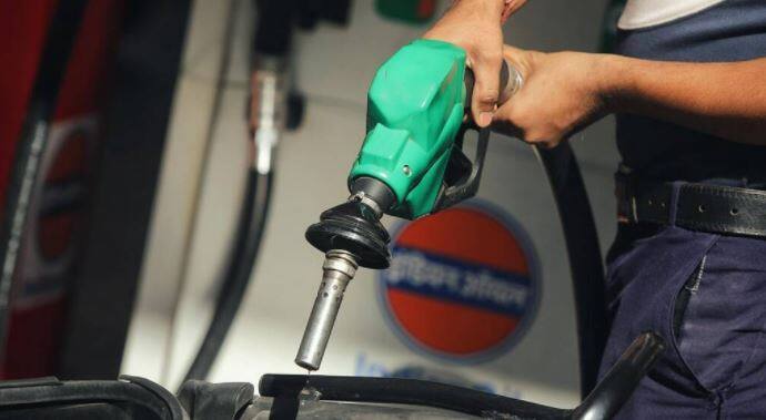 petrol diesel price may down soon  દેશની જનતાને ફરી એક વખત મોટી રાહત મળી શકે, સસ્તું થઈ શકે છે પેટ્રોલ-ડીઝલ