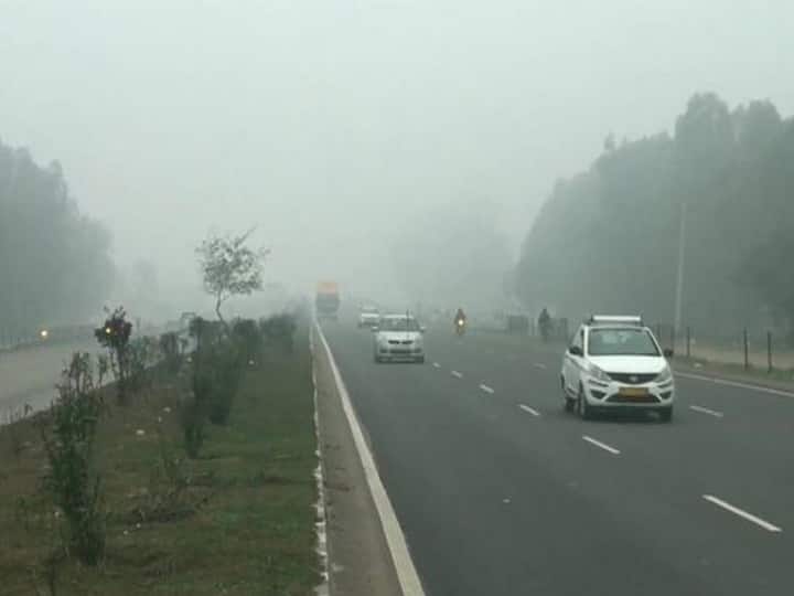 Weather Update: cold day in up-haryana and heavy cold in delhi, fog increased Weather Update: यूपी और हरियाणा में अगले 24 घंटे में कोल्ड डे तो दिल्ली में भी पड़ेगी कड़कड़ाती ठंड, कोहरे का भी दिखेगा प्रकोप
