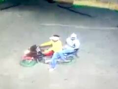 Dhanbad Firing News: धनबाद में ट्रांसपोर्टर के घर अपराधियों ने की ताबड़तोड़ फायरिंग, घटना सीसीटीवी कैमरे में कैद