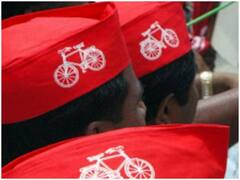 UP Assembly Elections: 'लाल टोपी वाले गुंडे' के बयान के बाद समाजवादी समर्थकों में लाल टोपी का चलन बढ़ा, बिक्री में भी इजाफा