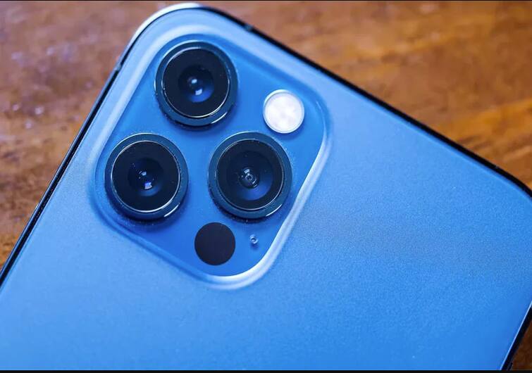 iPhone Hidden Feature black dot near IPhone Camera iPhone Hidden Feature: ਆਈਫੋਨ ਦੇ ਕੈਮਰੇ ਕੋਲ ਬਲੈਕ ਡਾਟ ਦੀ ਵਰਤੋਂ ਇਸ ਕੰਮ ਵਿੱਚ ਕੀਤੀ ਜਾ ਸਕਦੀ