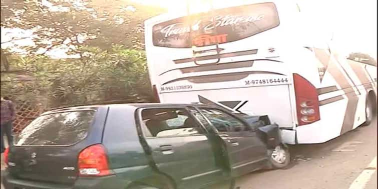Kolkata Road Accident car hits stationary Bus at Baishnabghata Patuli, 1 dead, 4 injured Kolkata Road Accident:বৈষ্ণবঘাটা পাটুলিতে দাঁড়িয়ে থাকা বাসে ধাক্কা গাড়ির, মৃত ১, আহত ৪