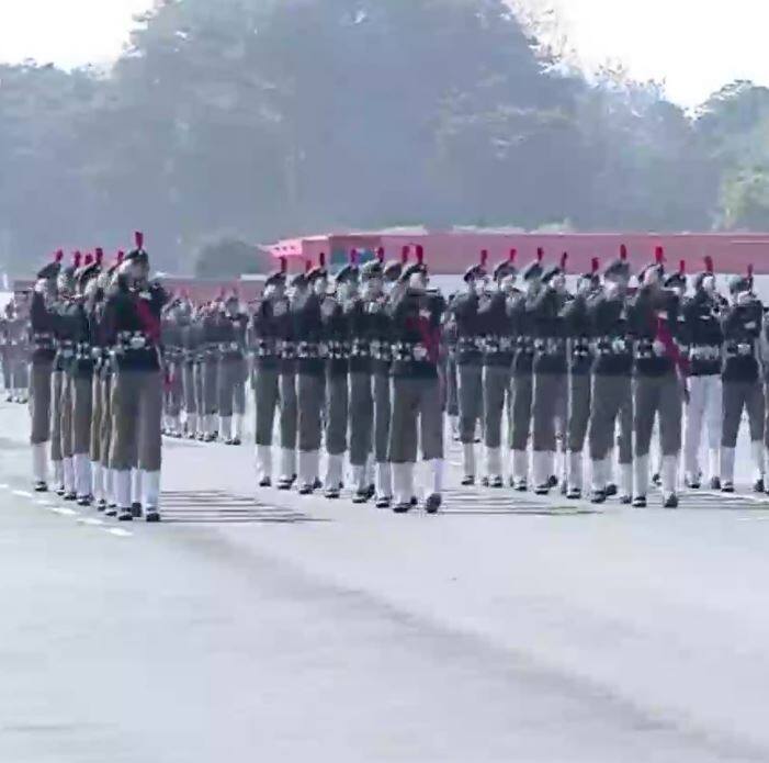 इस NCC कैंप में देश के 17 राज्यों और केंद्र शासित प्रदेशों से 500 सहायक स्टाफ और 380 गर्ल्स कैडेट सहित कुल 1000 कैडेट्स ने भाग लिया है. एनसीसी कैडेट ग्राउंड पर अपनी सैन्य कार्रवाई के कौशल का प्रदर्शन कर रहे हैं.इससे पहले पिछले साल 2021 को भी इसी दिन पीएम ने एनसीसी से जुड़े एक अन्य मौके पर कैडेट्स को सम्मानित किया था. दिल्ली के करियप्पा ग्राउंड पर आयोजित समारोह में पीएम मोदी ने एनसीसी की परेड के बाद उत्कृष्ट प्रदर्शन करने वाले कैडेट्स को संबोधित भी किया था.