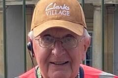 Viral News : गेल्या 70 वर्षांपासून एकाच ठिकाणी काम, 'त्या' कर्मचाऱ्याने एकही दिवस सुट्टी नाही घेतली