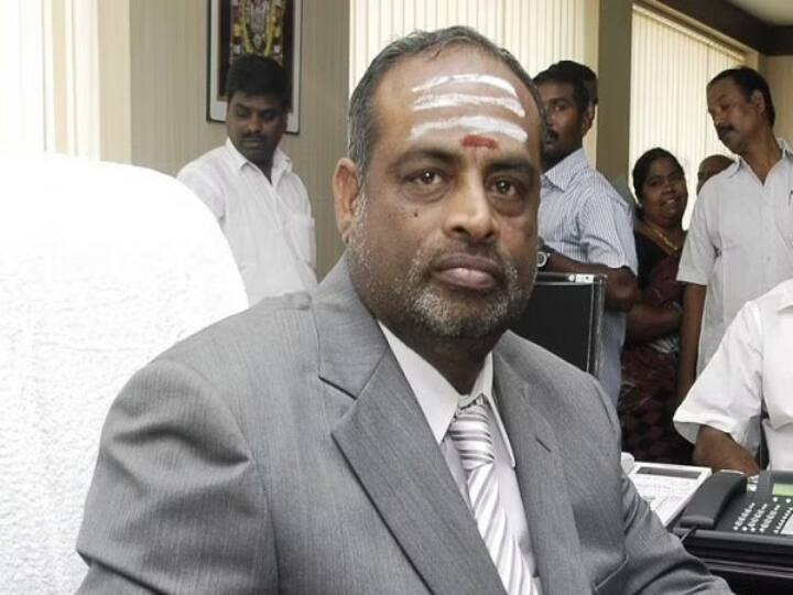 Navaneethakrishnan released from AIADMK advocate sector executive position charge OPS, EPS அதிமுக வழக்கறிஞர் பிரிவுச் செயலாளர் பொறுப்பில் இருந்து நவநீதகிருஷ்ணன் எம்.பி விடுவிப்பு..