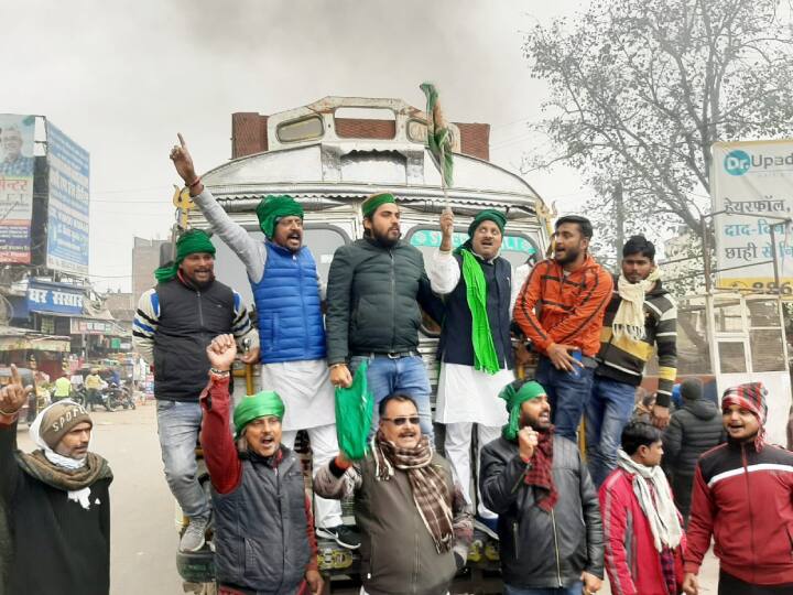 मोतिहारी शहर के गांधी चौक पर नरकटिया से आरजेडी विधायक डॉ. समीम अहमद और छतौनी चौक पर आरजेडी के मोतिहारी विधानसभा प्रभारी मणि श्रीवास्तव के नेतृत्व में रोड जाम किया गया. इसके साथ एनएच पर भी आगजनी की गई.