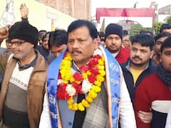 UP Election 2022: सपा के गढ़ इटावा में शुरू हुई बगावत, रामगोपाल का करीबी ये नेता साइकिल छोड़ हाथी पर हुआ सवार