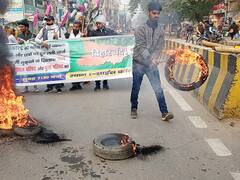 Bihar Bandh Photos: बिहार बंद को लेकर पटना में सड़क पर उतरे छात्र, सुपौल में रोकी ट्रेन, मोतिहारी में भी हंगामा, देखें तस्वीरें
