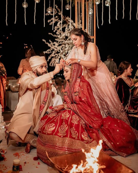 Mouni Roy Wedding: ప్రియుడిని పెళ్లాడిన 'కేజీఎఫ్' బ్యూటీ మౌనీరాయ్
