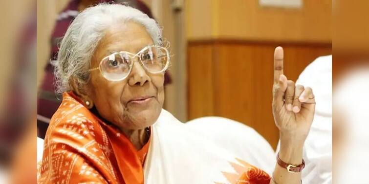 Sandhya Mukhopadhyay Health Update: Sandhya Mukhopadhyay is in better health condition that last night Sandhya Mukhopadhyay Health Update: গতরাতের চেয়ে ভাল আছেন সন্ধ্যা মুখোপাধ্যায়, রয়েছেন জেনারেল কোভিড বেডে