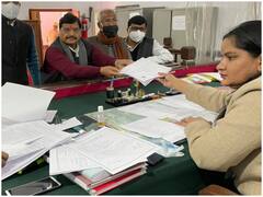 UP Election 2022 : अखिलेश यादव के चाचा शिवपाल सिंह यादव ने भरा पर्चा, जानिए समाजवादी पार्टी ने कहां से दिया है टिकट