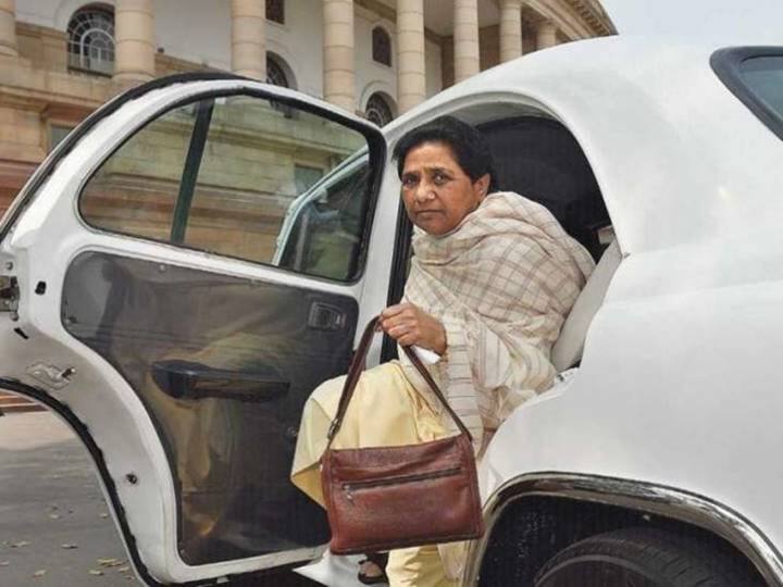 Politics heated up over the murder of a Dalit girl in Unnao, Mayawati reached to meet the victim's family, surrounded the SP Unnao में दलित युवती की हत्या पर गरमाई राजनीति, पीड़ित परिवार से मिलने पहुंची Mayawati, सपा को घेरा