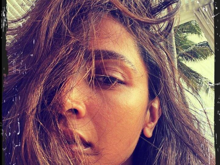 post ka postmortem deepika padukone hair flip selfie fans hilarious comments Post Ka Postmortem: Deepika Padukone को बिखरे बालों में देख फैंस हंसी से हो गए थे लोट-पोट, बोले-  आप बालों में साबुन और तेल...