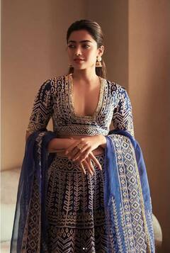 'પુષ્પા' ફેમ રશ્મિકાએ ટ્રેડિશનલ લૂકમાં આપ્યા જોરદાર પોઝ, જુઓ તસવીરો