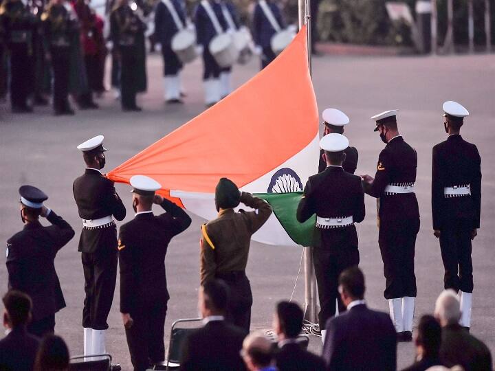 delhi traffic will affected at several palces today due to beating retreat ceremony after republic day Delhi News: 'बीटिंग रिट्रीट समारोह' के लिए आज दिल्ली में बदला रहेगा ट्रैफिक रूट, यह मेट्रो स्टेशन रहेंगे बंद