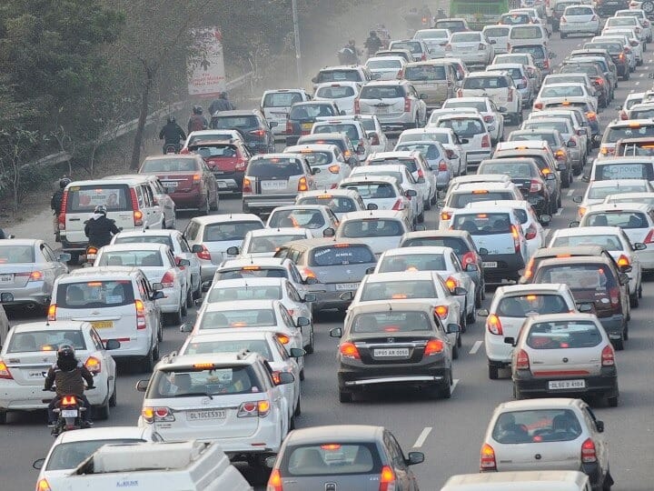 नीती आयोग आणि RMI च्या अलीकडील अहवालानुसार, भारतातील बँका आणि NBFC मध्ये 2025 पर्यंत ₹40,000 कोटी आणि 2030 पर्यंत ₹3.7-लाख कोटी एवढी इलेक्ट्रिक वाहन (EV) फायनान्सिंग मार्केट आकार गाठण्याची क्षमता आहे.