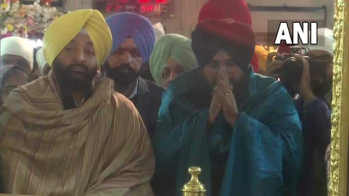 नवजोत सिंह सिद्धू ने अमृतसर ईस्ट विधानसभा सीट नामांकन भरा है. बता दें कि इसी सीट से वो विधायकी का चुनाव जीत चुके थे.