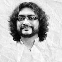 Rupam Islam: বিশপ লেফ্রয় রোডে রূপম, ছুঁয়ে দেখলেন সত্যজিৎ রায়ের চেয়ার, পিয়ানো