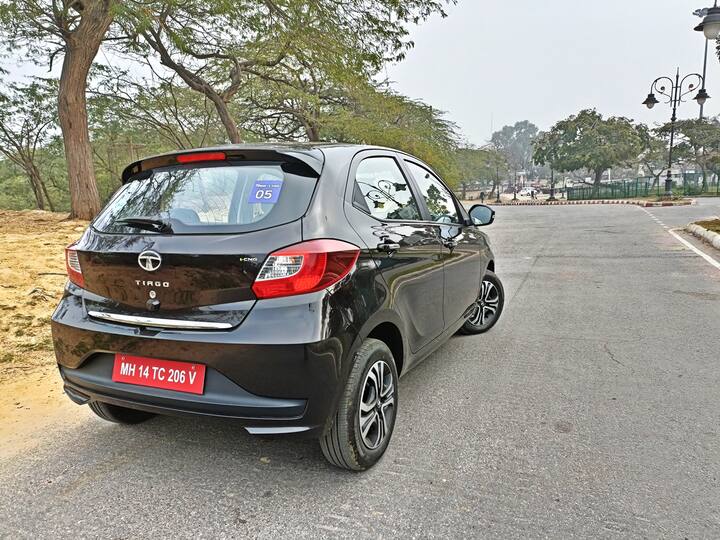 বর্তমানে,Maruti,Hyundai এর মতো মাত্র কয়েকটি গাড়ি নির্মাতা ফ্যাক্টরি ফিটেড CNG গাড়ি অফার করে। এবার সেই তালিকায় নাম লেখাল টাটাও। শীঘ্র্ই আমরা দেখতে পাব Altroz CNG ।