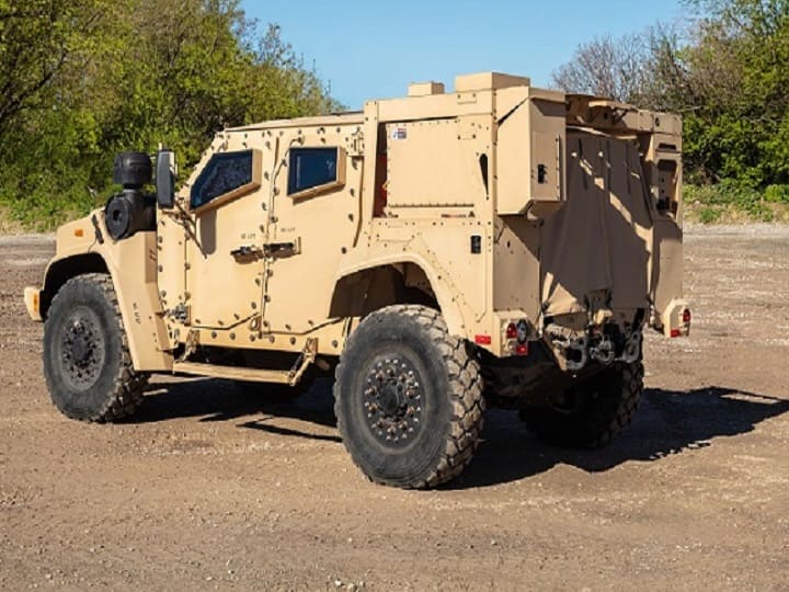 oshkosh defence introduced hybrid electric tactical vehicle अमेरिकेच्या ओशकोश डिफेन्सने लष्कर आणि नौदलासाठी तयार केले  इलेक्ट्रिक वाहन, सुरक्षितता आणि कार्यक्षमतेत मजबूत 