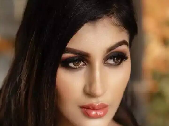 Yashikaa anand befitting reply fan on social media நீ அந்த வீடியோவ அனுப்பு.. நான் அனுப்புறேன்.. பதிலடி கொடுத்த யாஷிகா