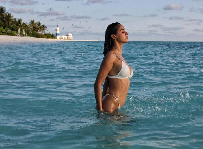 દિશા પટની પાણી માટે કેટલી ક્રેઝી છે તે તેની આ તસવીરો જોઈને સ્પષ્ટ થાય છે. જાણે પાણીને જોતાં જ દિશા જલપરી બની જાય છે. (તસવીર - સોશિયલ મીડિયા)