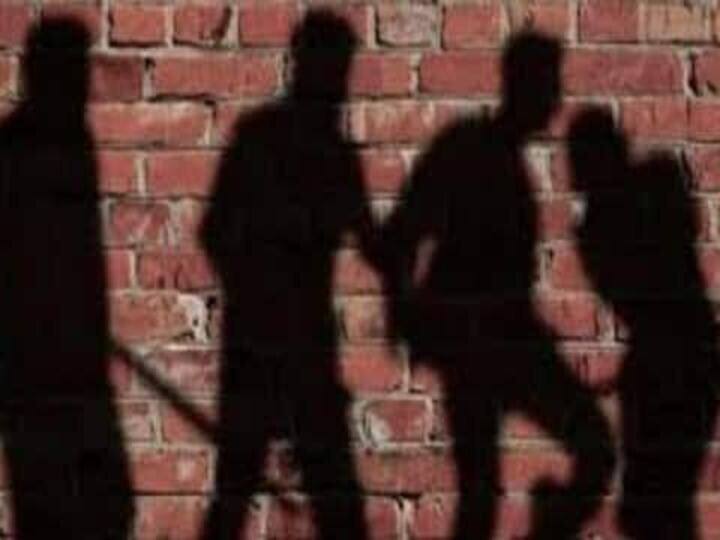 Eight booked after Dalit youth ‘assaulted, made to drink urine’ in Rajasthan Crime | தலித் இளைஞரை தாக்கி சிறுநீர் குடிக்கச்செய்த கொடூரம்… எட்டு பேர் மீது வழக்குப்பதிவு…