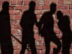 Crime | தலித் இளைஞரை தாக்கி சிறுநீர் குடிக்கச்செய்த கொடூரம்… எட்டு பேர் மீது வழக்குப்பதிவு…