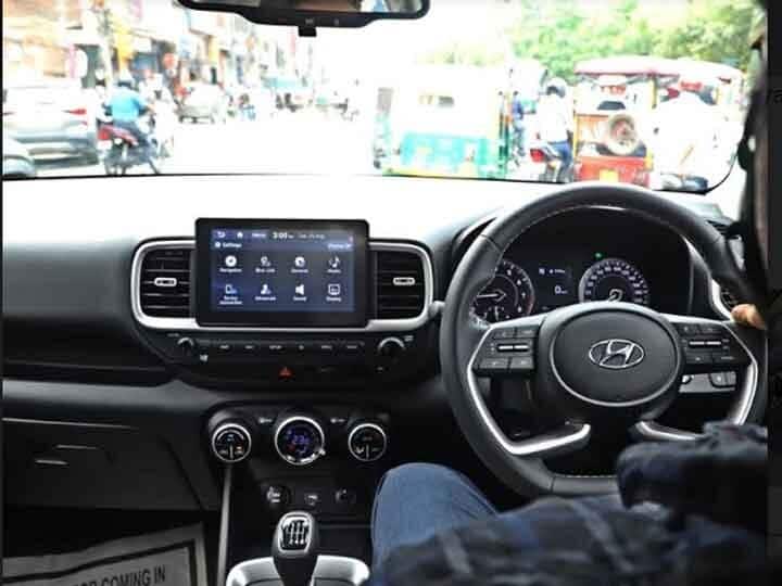 कोरोना महामारीमुळं ऑटो क्षेत्राला मोठा बटका बसलाय. करोना संकटानंतर अर्थव्यवस्था हळूहळू सावरत आहे. मात्र, ऑटो क्षेत्राची अजूनही धडपड सुरू आहे.सरकार पुढील आर्थिक वर्ष 2022-23च्या अर्थसंकल्पात वाहन क्षेत्रासाठी काही घोषणा करेल अशी अपेक्षा आहे.