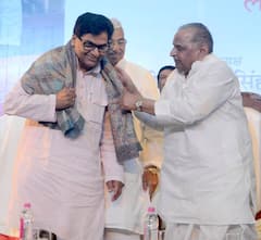 Ramgopal Yadav Arms Collection: सपा के चाणक्य कहलाते हैं रामगोपाल यादव, अखिलेश यादव के चाचा ने रखे हैं ऐसे हथियार