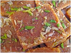 Kitchen Hacks: शिवरात्रि व्रत के लिए बनाएं सिंघाड़े के आटे की कतली, बिना घी के आसानी से बनाएं