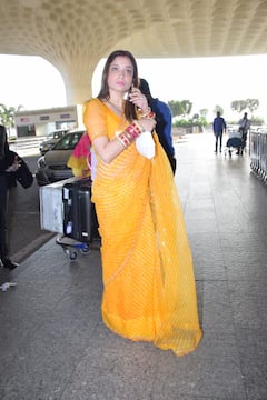 Ankita Lokhande Rocks The Airport Look In A Sari, See PICS With Her Hubby And Saasu Mom