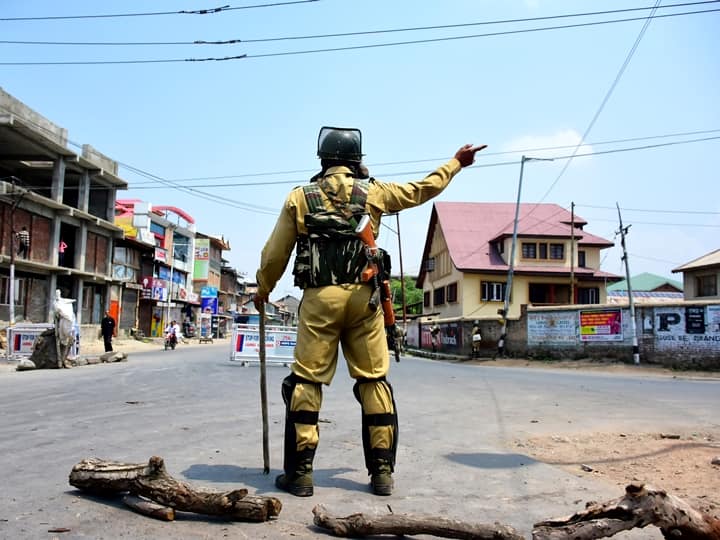 Jammu Kashmir: Terrorists Fire Upon Policeman In Shopian’s Amshipora Area, Victim Rushed To Hospital J&K: Terrorists Open Fire At Policeman In Shopian’s Amshipora, Injured Cop Rushed To Hospital