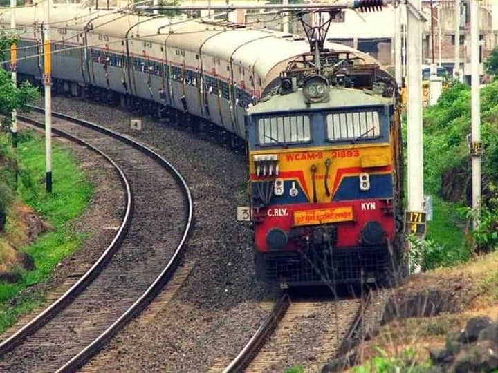 Indian Railway News irctc railway ticket booking rules changed marathi news Indian Railway : रेल्वेने तिकीट बुकिंगच्या नियमात केला 'मोठा' बदल! प्रवाशांना मिळणार 'ही' सुविधा