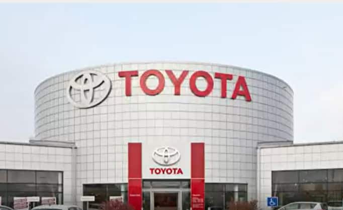 Toyota Kirloskar Car Rate: टोयोटा किर्लोस्कर बढ़ाएगी दाम, जानिए कब से महंगी होंगी अर्बन क्रूजर, ग्लांजा कारें