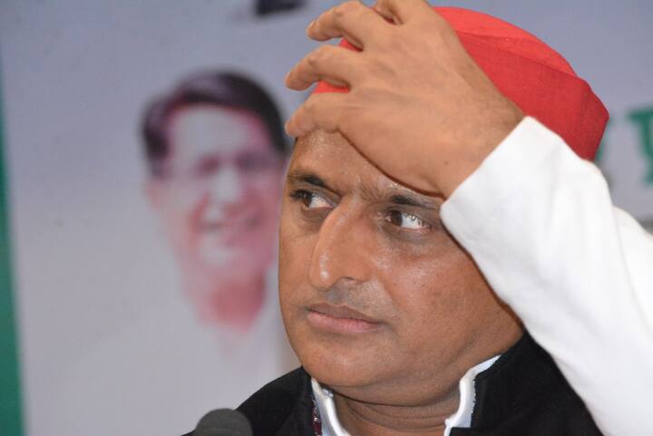 अखिलेश यादव बीजेपी पर हमलावर दिखे. उन्होंने बीजेपी के दागी नेताओं को टिकट देने वाले आरोपों को खारिज किया और कहा कि,
