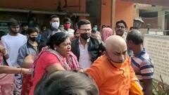 New Town: রাঁধুনির মৃত্যু ঘিরে ধুন্ধুমার, রামকৃষ্ণ সেবা মিশনের মহারাজদের উপর চড়াও এলাকাবাসীরা|Bangla News