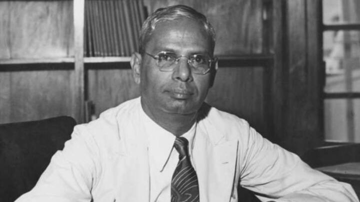দেশভাগের ক্ষত বুকে নিয়ে স্বাধীন ভারতের প্রথম বাজেট পেশ করেন দেশের প্রথম অর্থমন্ত্রী আরকে সম্মুখম ছেত্তী। ১৯৪৭ সালের নভেম্বর মাসে সংসদে বাজেট পেশ করেন তিনি। শরণার্থী সঙ্কটের কথা মাথায় রেখে খাদ্যশস্যের জোগান বাড়ানোর উপর জোর দেন তিনি।
