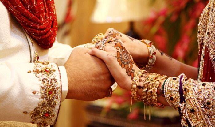 आधार कार्ड एक ऐसी प्रणाली है, जिसमें 12 अंकों का एक यूनिक नंबर सभी को दिया जाता है और यह नंबर उनके बायोमेट्रिक से जुड़ा हुआ होता है. किसी भी सरकारी योजना का फायदा लेने के लिए इस नंबर की जरूरत होती है.